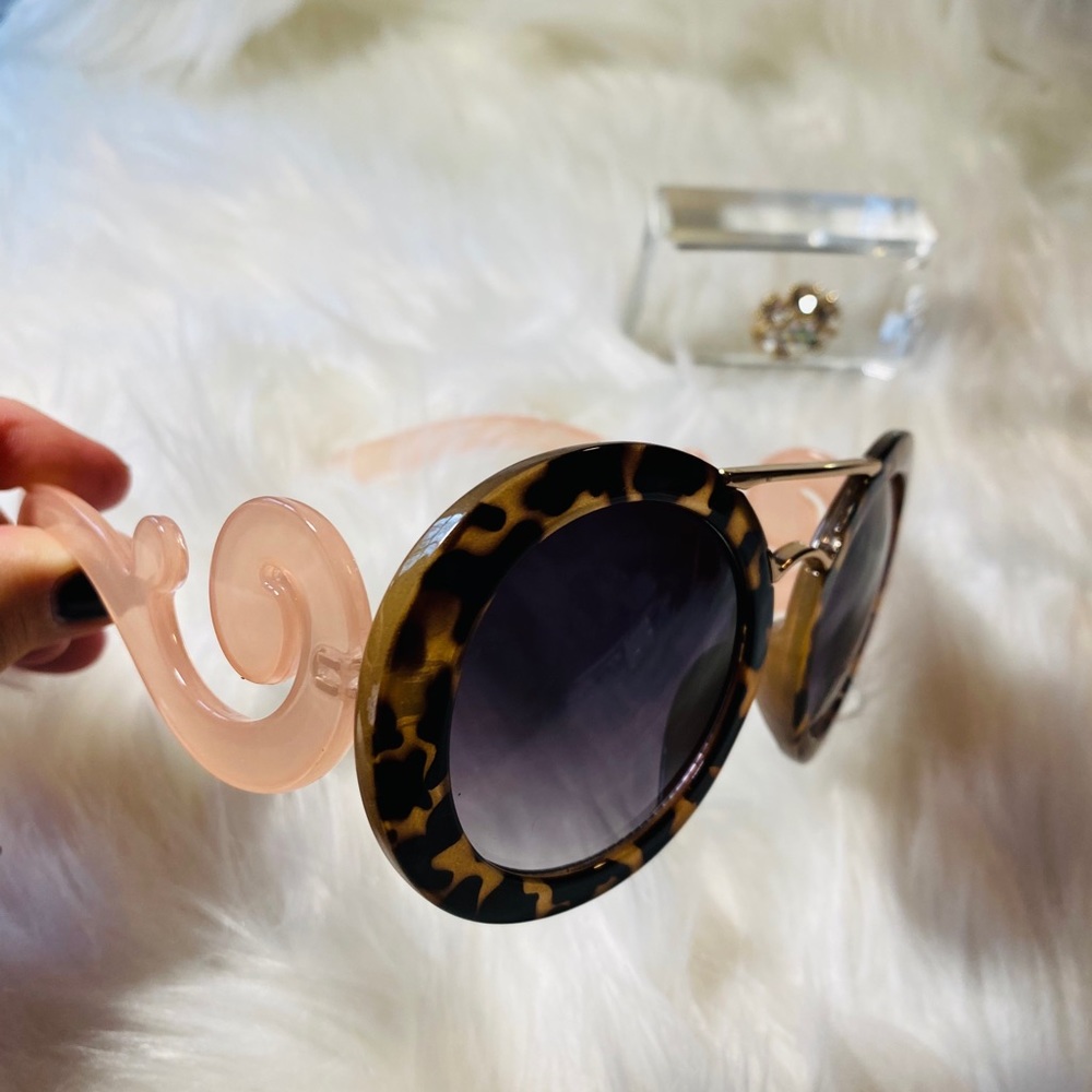 SUNGLASSES